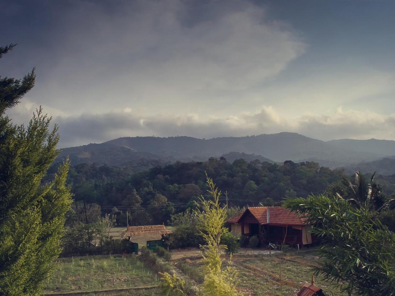 กุมันกอลลี เฮอริเทจ รีสอร์ต Hotel Thirunelly ภายนอก รูปภาพ